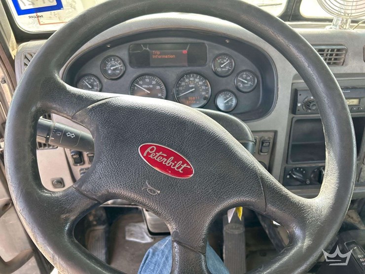 2012-peterbilt-337-image-16
