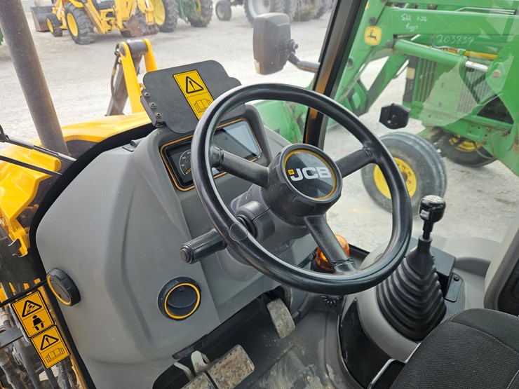 2018-jcb-3cx-compact-image-12