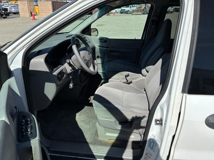 2003-ford-windstar-image-13