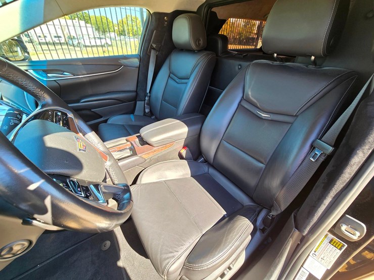 2017-cadillac-federal-70-in-limo---30,529-miles-w-premium-coachwork-by-federal-image-38