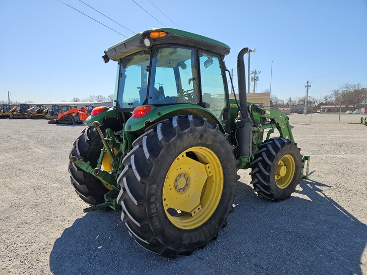 2015-john-deere-6105e-image-19