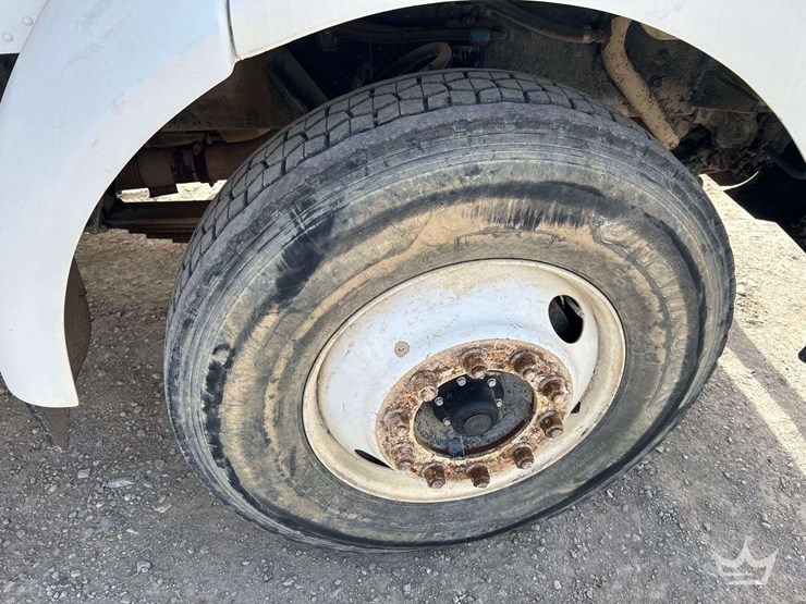 2001-peterbilt-330-image-37