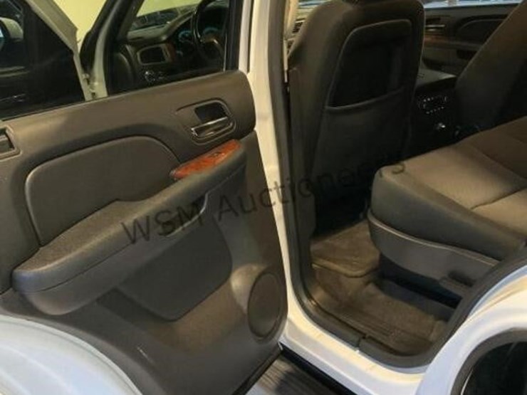 2013-chevrolet-tahoe-image-25