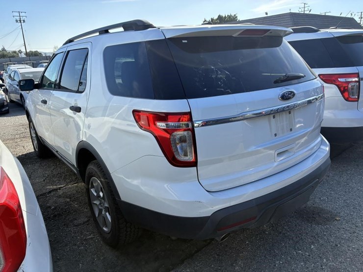 2013-ford-explorer-image-4