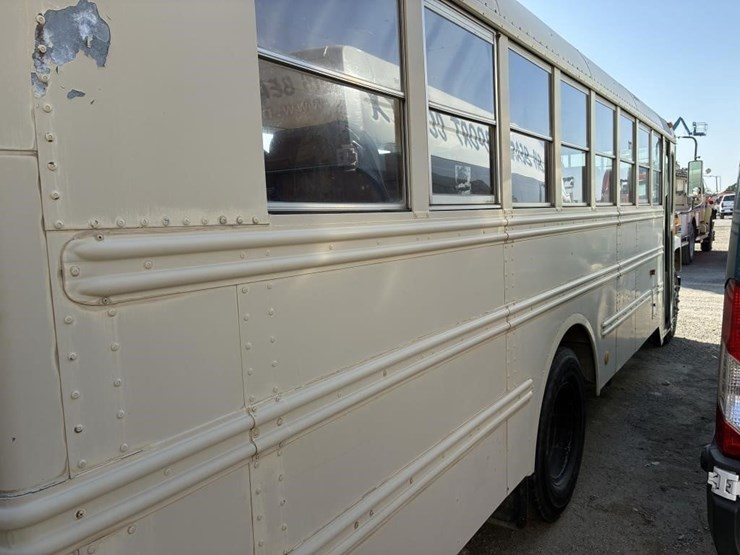 1987-international-s1700-image-3