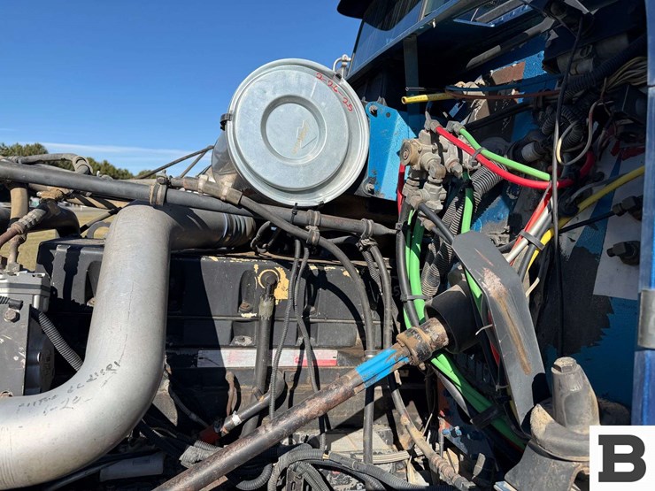 1995-freightliner-fld112-image-37