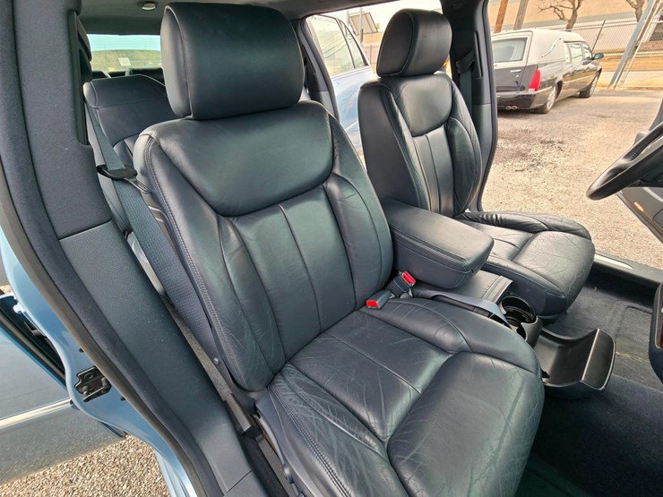 2006-cadillac-superior-6-door-limousine,-ultra-low-20396-miles-image-36