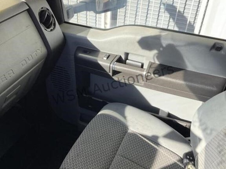 2015-ford-f550-image-24