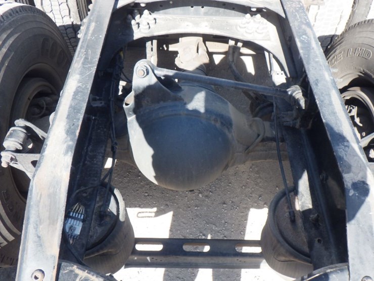 2017-volvo-vnl780-image-10