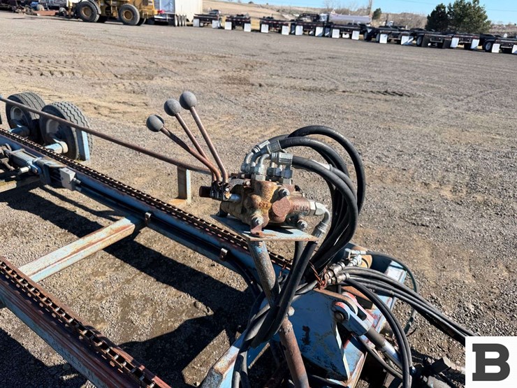 blueline-mfg.-16'-orchard-bin-trailer-image-9