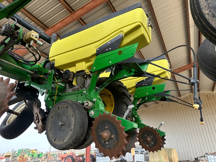 john-deere-1725-image-26