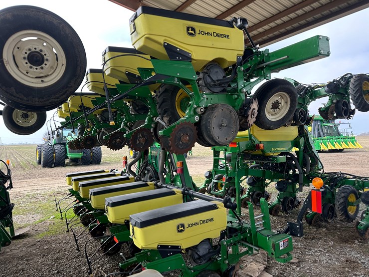 john-deere-1725-image-3