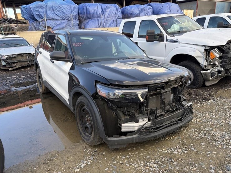 2022-ford-explorer-image-2