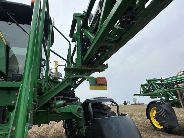 2021-john-deere-r4044-image-55