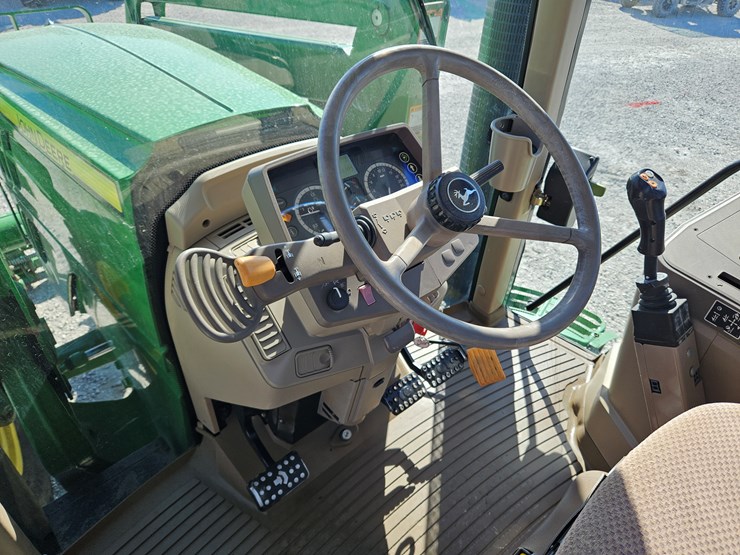 2014-john-deere-6140m-image-19