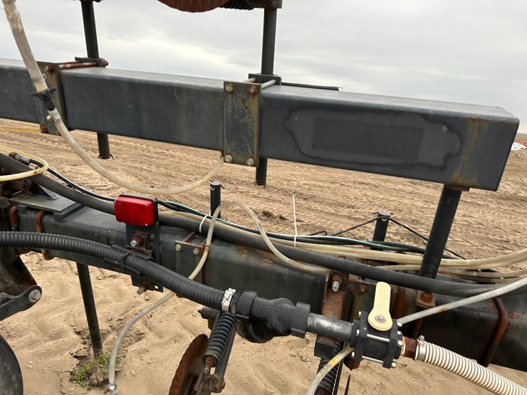 #38849-•-yetter-76"-twin-row-knife-applicator-image-22