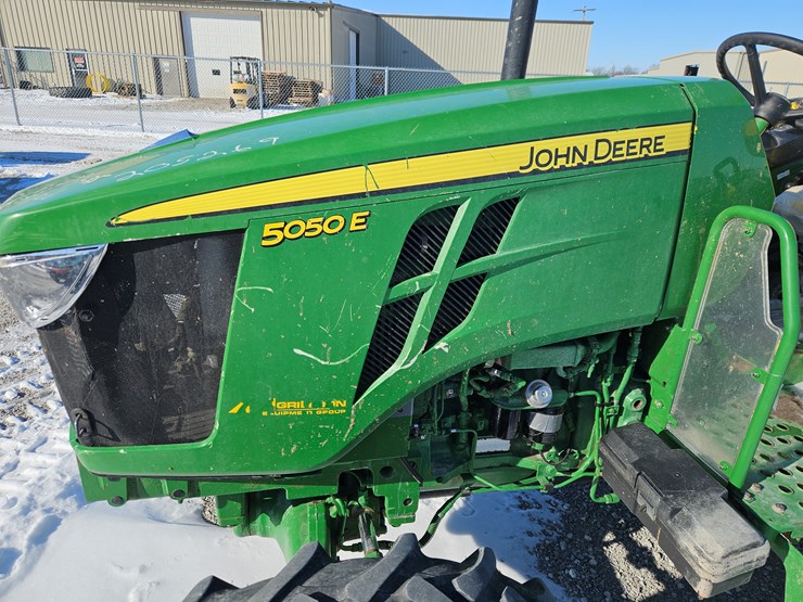 2023-john-deere-5050e-image-4