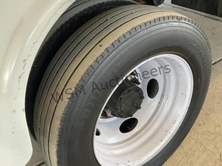 2013-ford-f550-image-8