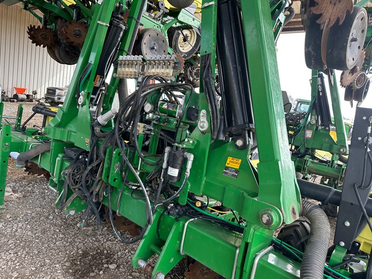 john-deere-1725-image-46