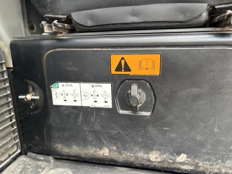 2021-bobcat-e60-image-40