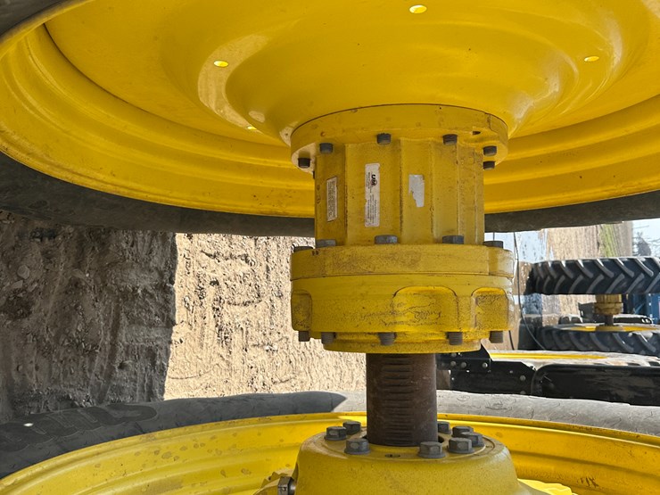 2023-john-deere-8r-250-image-17