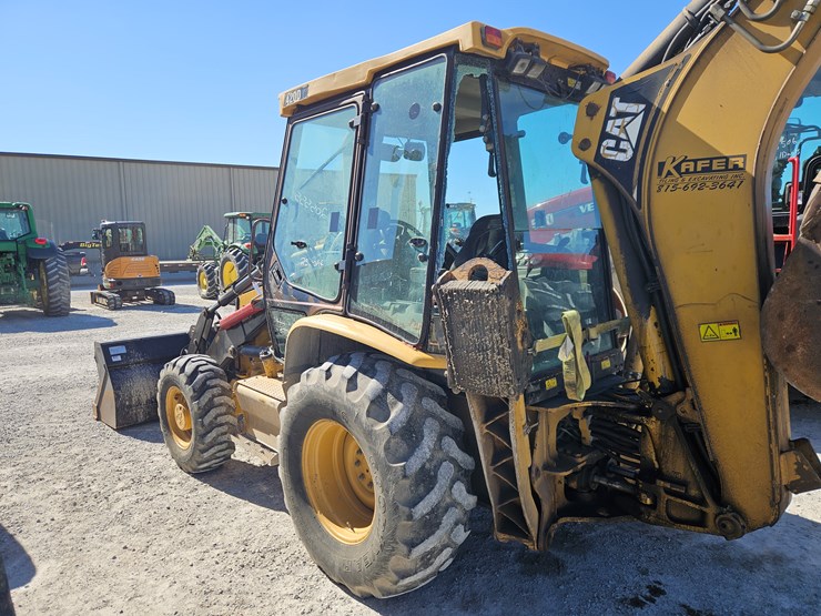 2004-caterpillar-420d-image-16