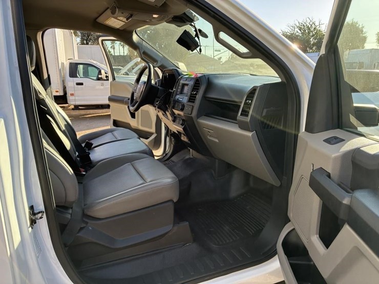 2022-ford-f450-xl-image-11