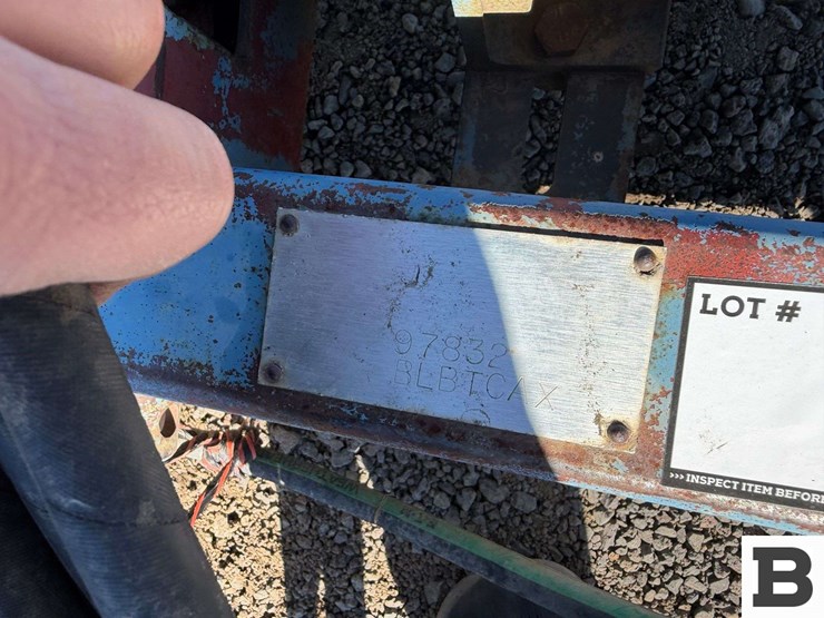 blueline-mfg.-16'-orchard-bin-trailer-image-11