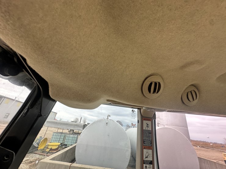 2014-john-deere-5075m-image-65