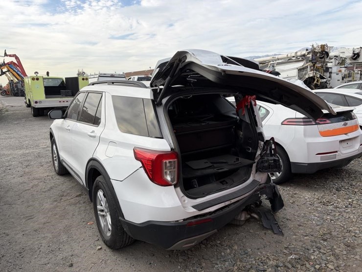 2021-ford-explorer-image-2