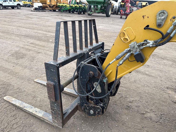 2011-caterpillar-th514-telehandler-image-11