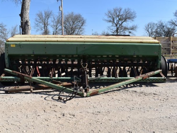 john-deere-8300-image-1