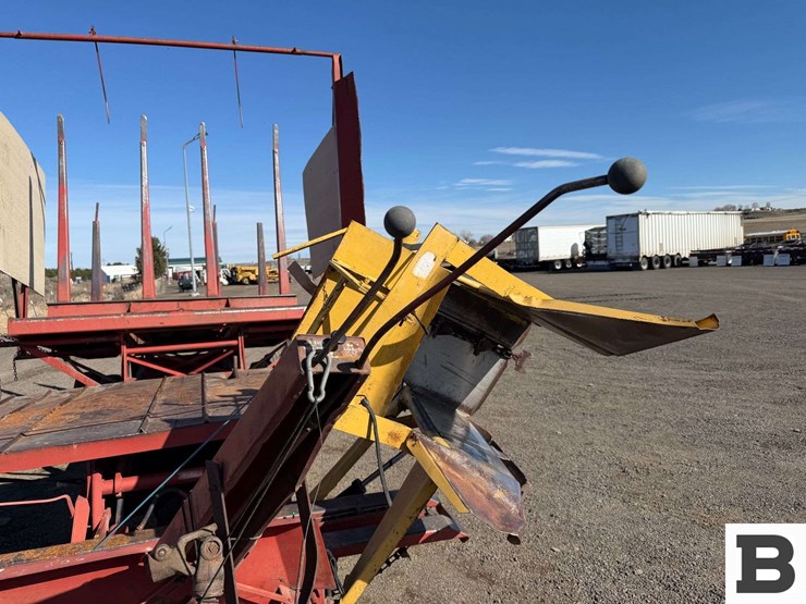 new-holland-1030-image-9