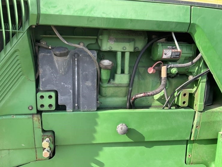 john-deere-8410t-image-12