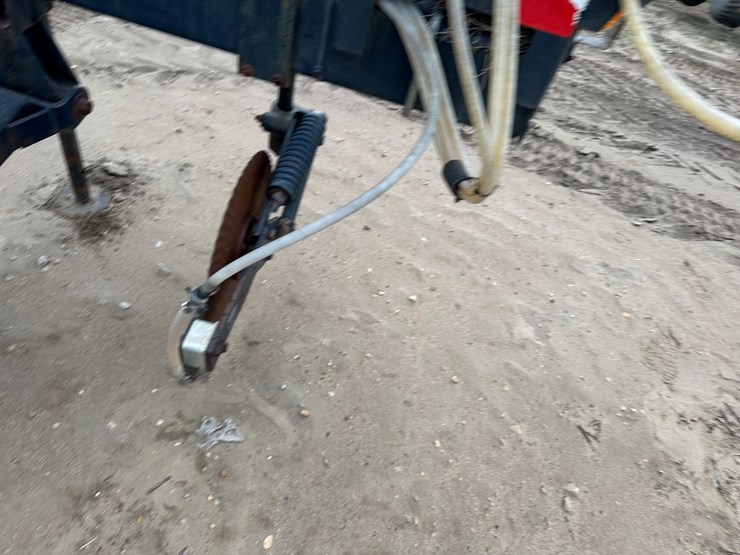 #38849-•-yetter-76"-twin-row-knife-applicator-image-13