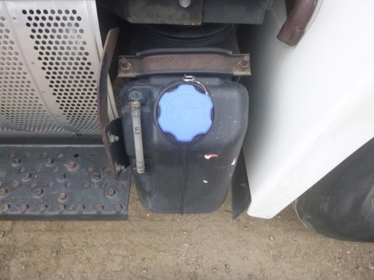 2013-hino-268-image-14