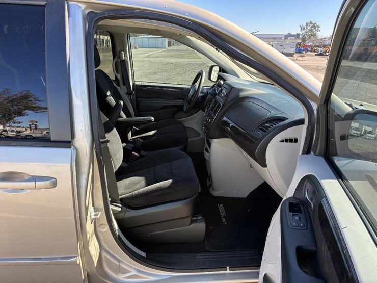 2014-dodge-grand-caravan-image-9