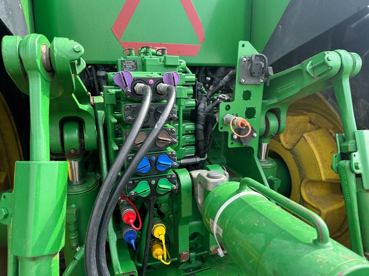 2019-john-deere-8295r-image-25