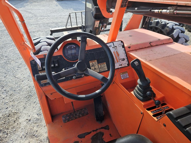 2017-jlg-8042-image-9