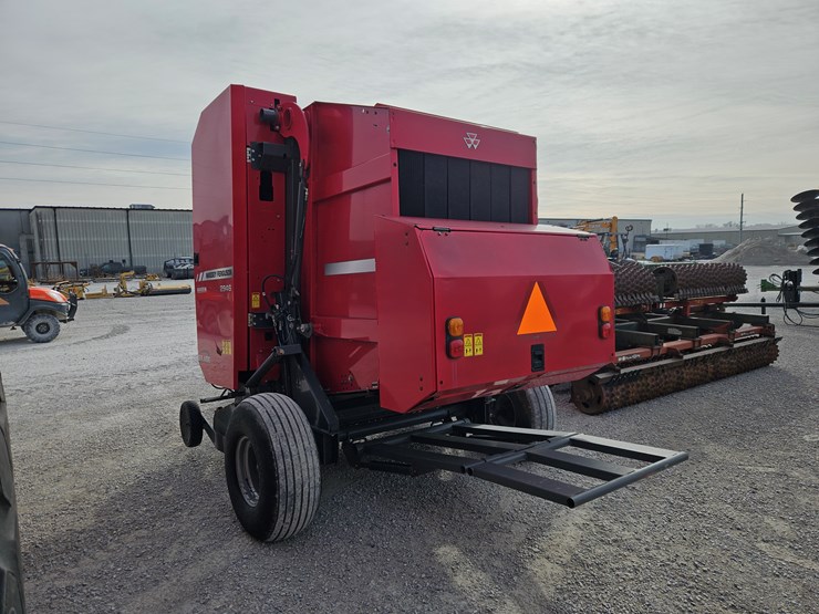 2015-massey-ferguson-2946-image-10