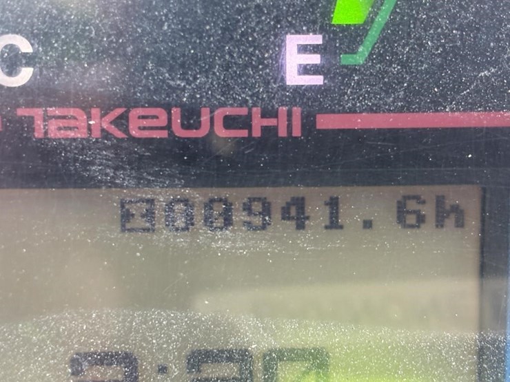 2021-takeuchi-tb230-image-21