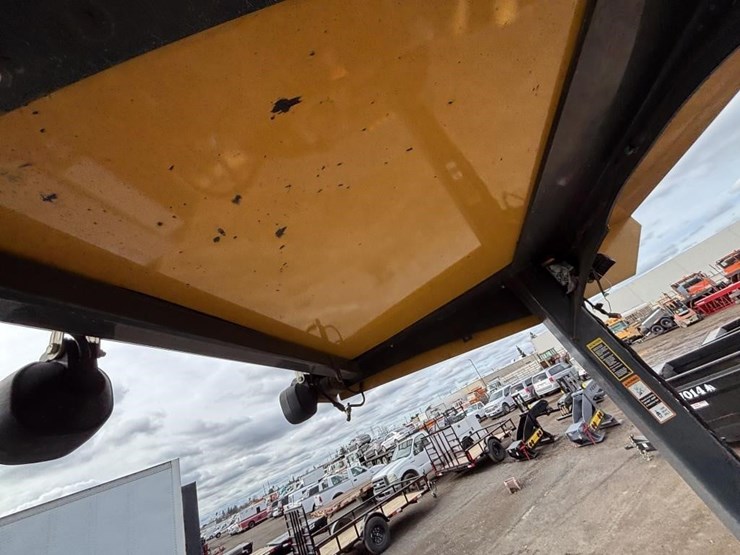 2017-deere-210l-image-24