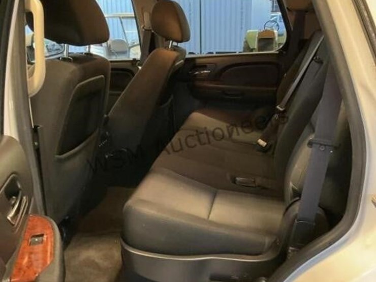 2013-chevrolet-tahoe-image-24