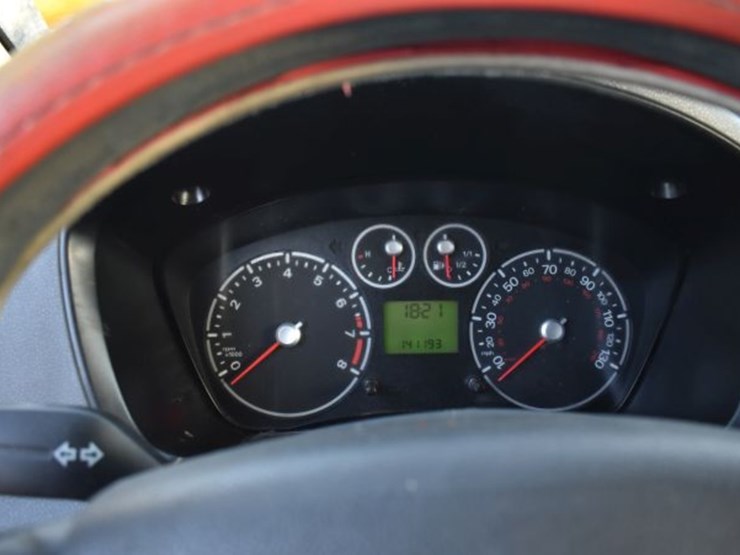 2010-ford-transit-image-6