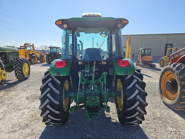2011-john-deere-5085m-image-15