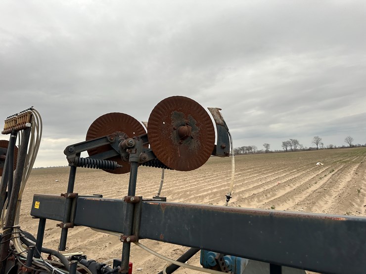 #38849-•-yetter-76"-twin-row-knife-applicator-image-30