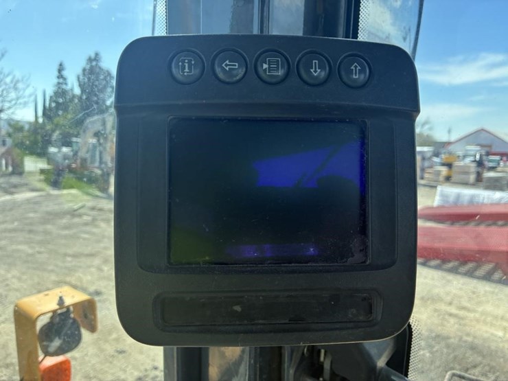 2018-deere-624k-image-19