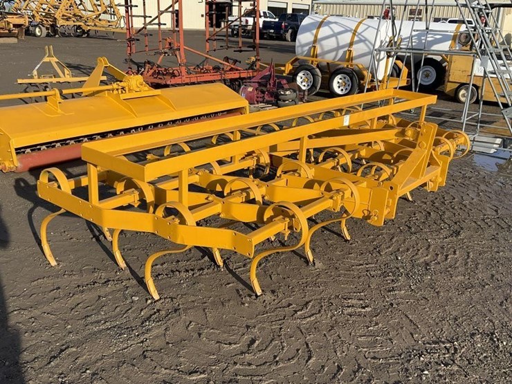 custom-12'-3-pt-springtooth-chisel-image-3