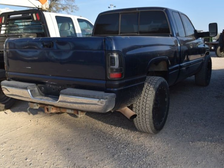 2001-dodge-2500-image-4