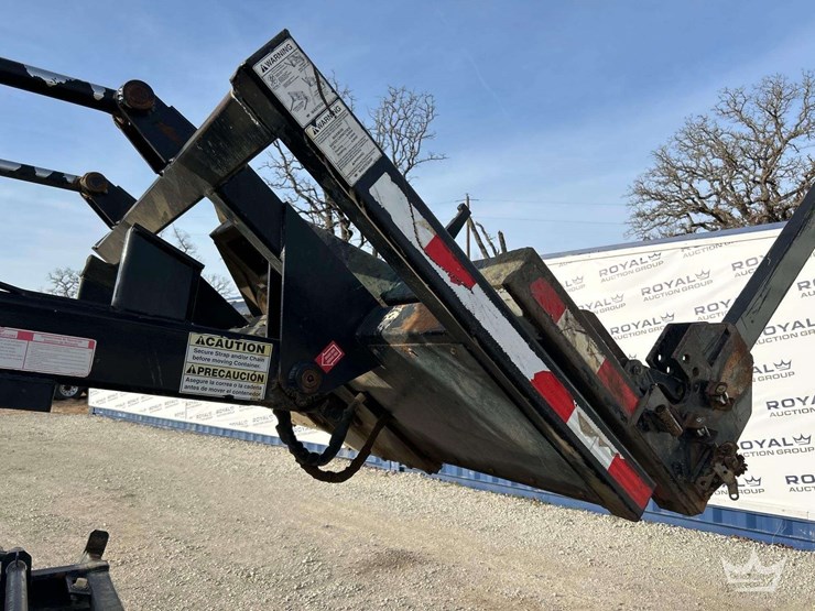 2015-peterbilt-337-image-28